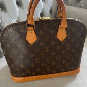 Authentic Louis Vuitton  monogram Alma PM